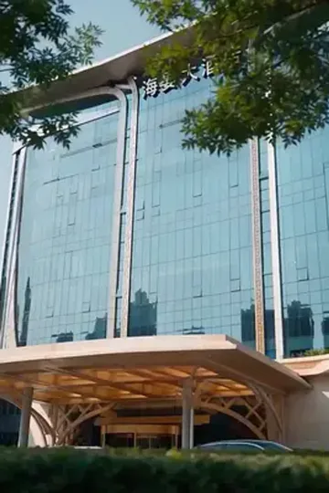 Gizli milyarder kızını koruyor afişi