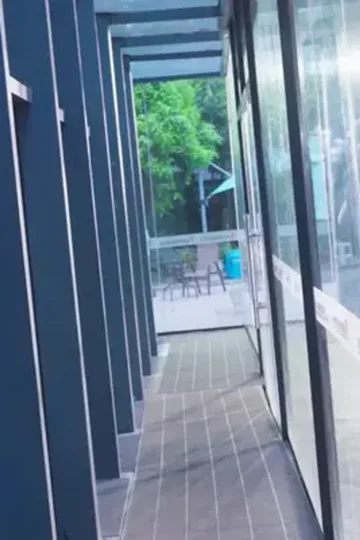 CEO'nun yanlış kadını afişi