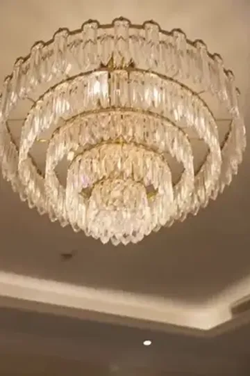 Dedikodu İle Ailenin Gözdesi afişi