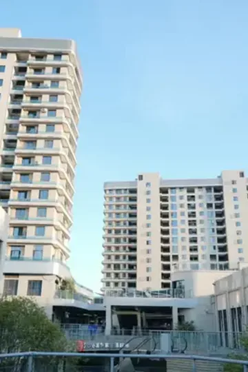 Beyaz ay ışığı beni görmüyor afişi