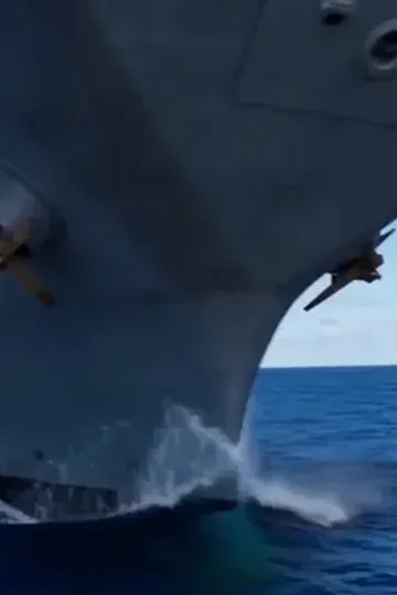 Uçağı indiren küçük kız afişi