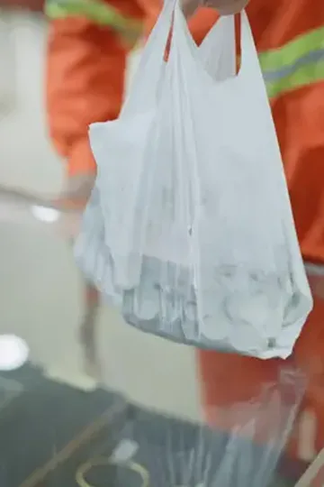 Temizlikçi kadının haklı çıkışı afişi