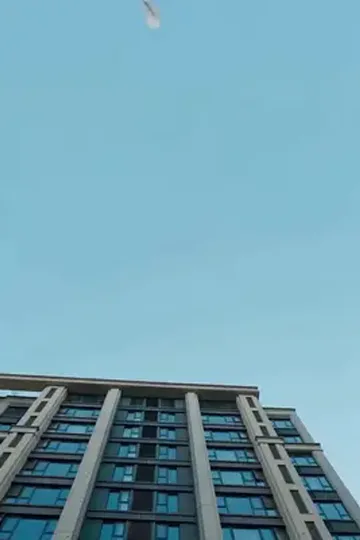 Kapıcı zamanla gençleşiyor afişi